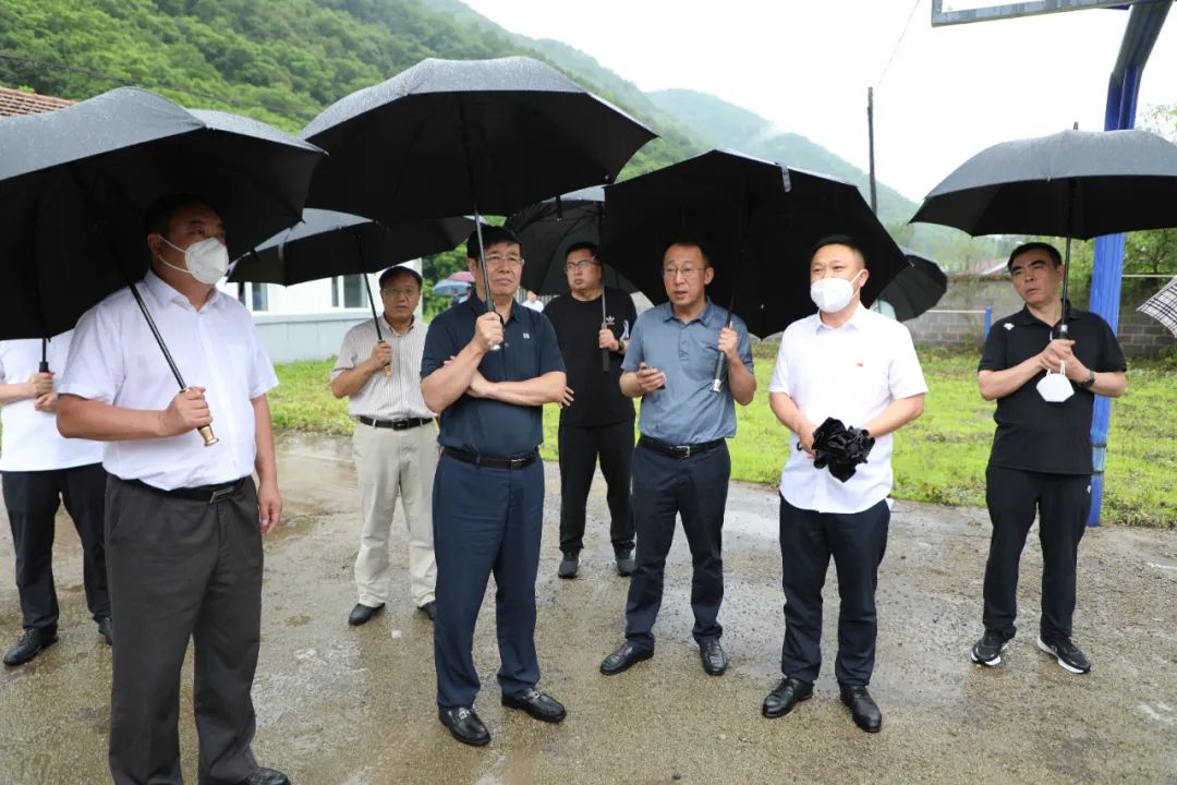 郝晶祥赴青石镇石湖村调研时提出：大力支持特色产业发展 全力助推乡村产业振兴1.jpg